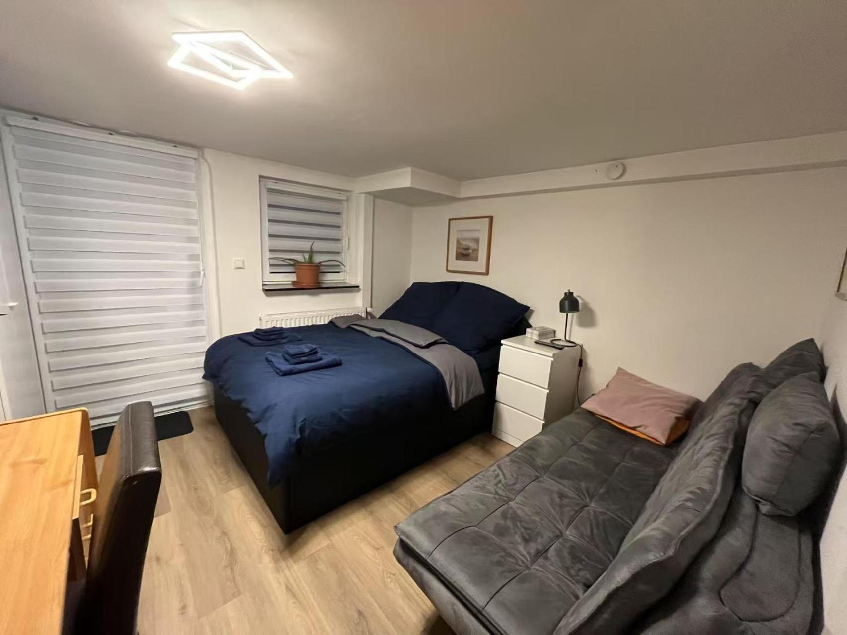Souterrain-apartment Apartment